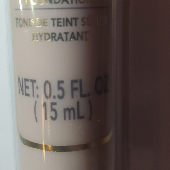 b.pure concealer, foundation. - Picture 9 of 9